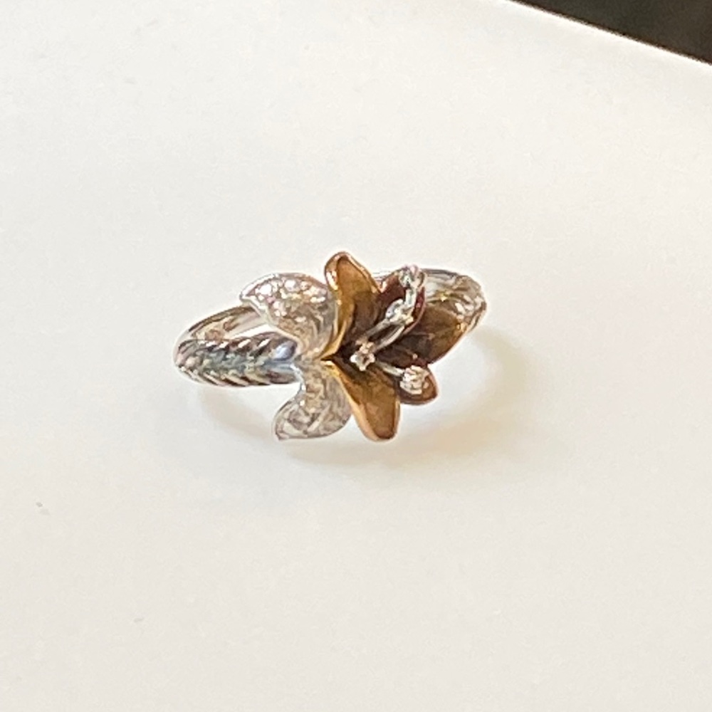 Beautiful Lilly Flower Diamond Sterling Ring! - Picture 9 of 13
